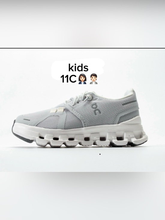 On Running Other - On Cloud 6 Kids Lightweight
Mesh Sneaker - Light Gray & white(SIZE 11C)